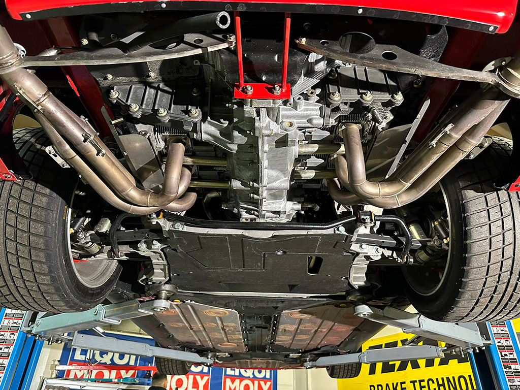 Underside and drivetrain of the 1997 Porsche 911 Cup 3.8 RSR