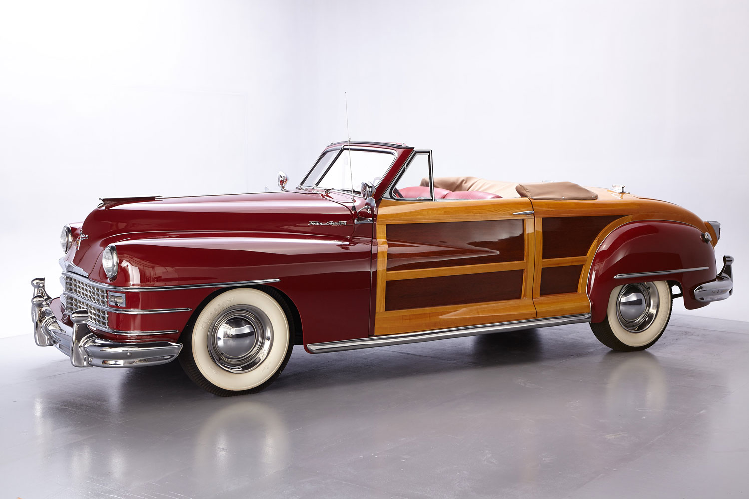 1946 Chrysler Town & Country Roadster Woody